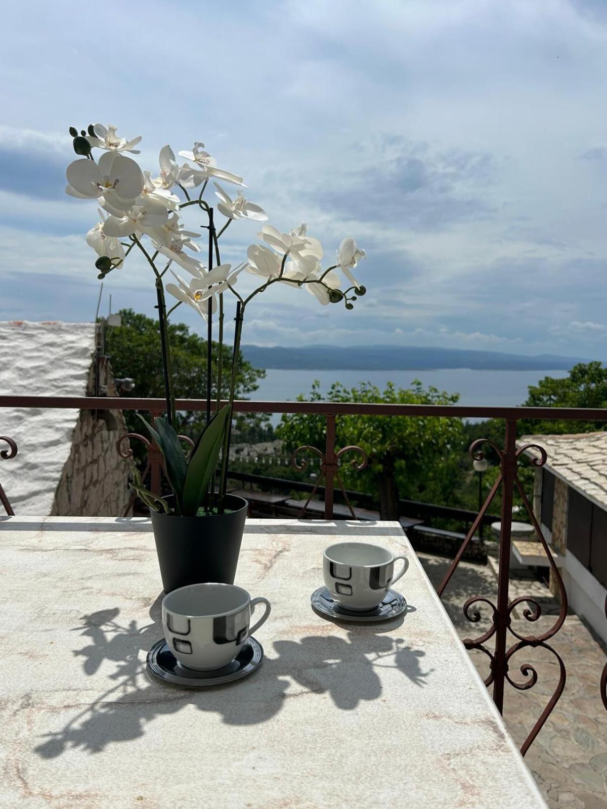 Apartment Lovre Topic Baška Voda Exterior foto