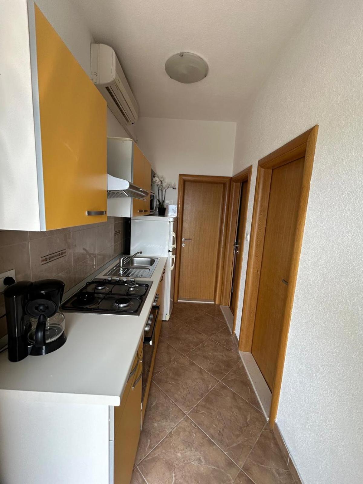 Apartment Lovre Topic Baška Voda Exterior foto