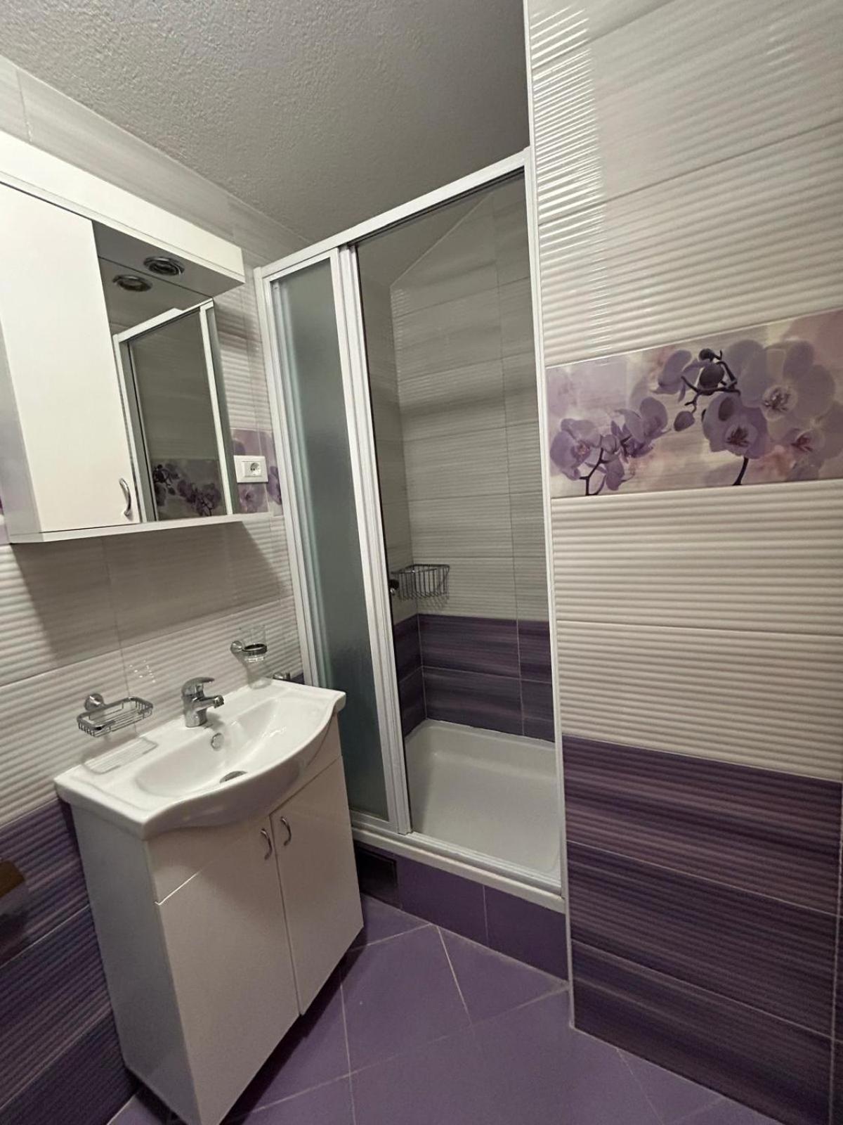 Apartment Lovre Topic Baška Voda Exterior foto